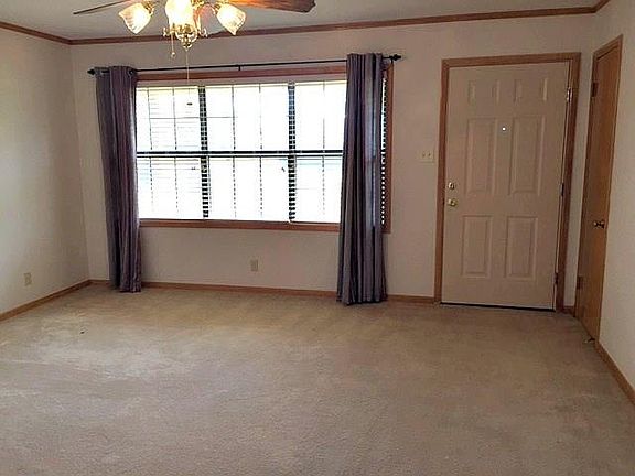 3rd image of 402 Gladstone Ave