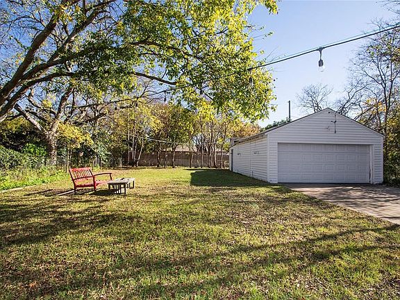 3rd image of 10034 Lake Gardens Dr