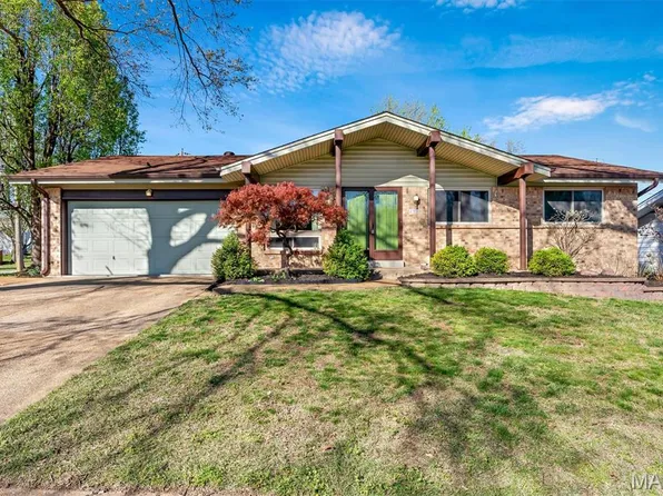 4373 Schmittwoods Ct, Saint Louis, MO 63123