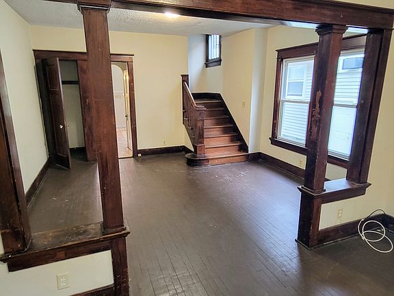 5th image of 33 E Norman Ave