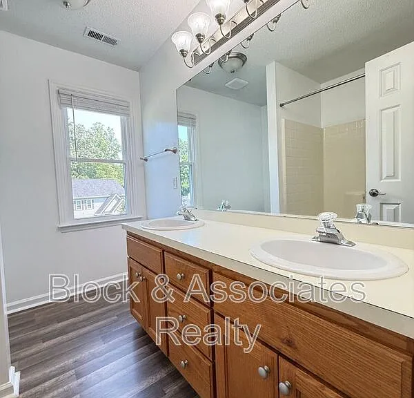 401 Holly Berry Ln — Photo 17