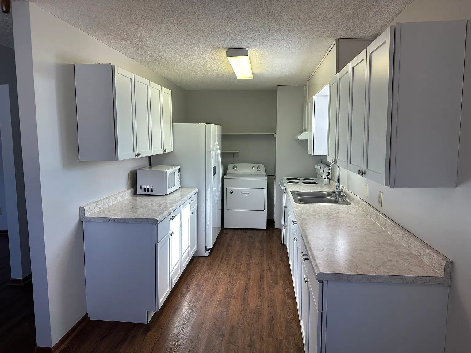 414 Byron Ave N — Photo 4
