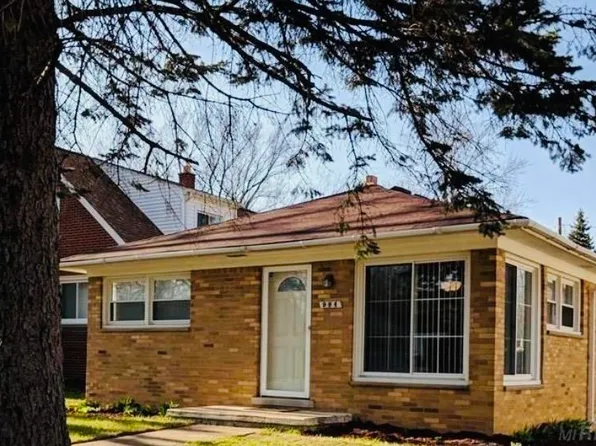 994 Voorheis Rd, Waterford, MI 48328