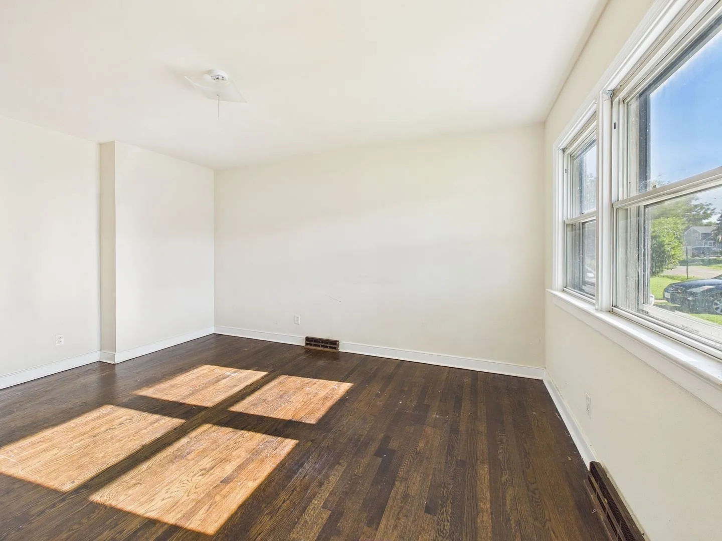 3 bed, 1.5 bath, 1304 sqft, $1,795 — Photo 4