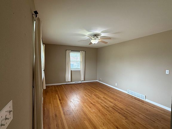 4th image of 1117 N Grant Ave