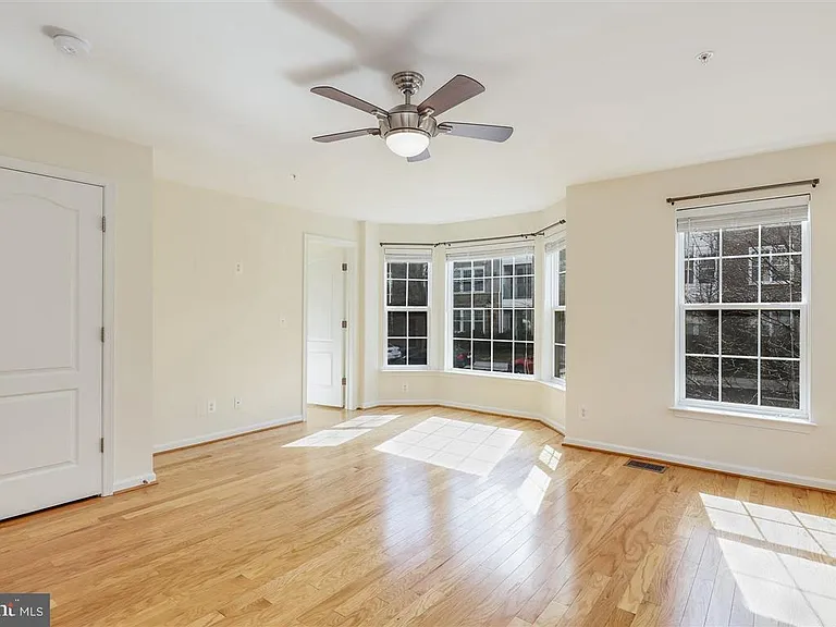 15221 Leicestershire St — Photo 7