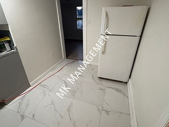 3rd image of 639 E Locust St APT 2