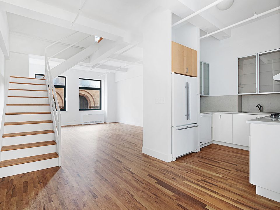 1st image of 14 E 4th St APT 816