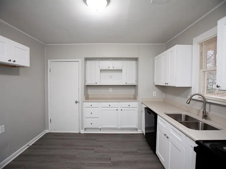 4701 Atkins St — Photo 8