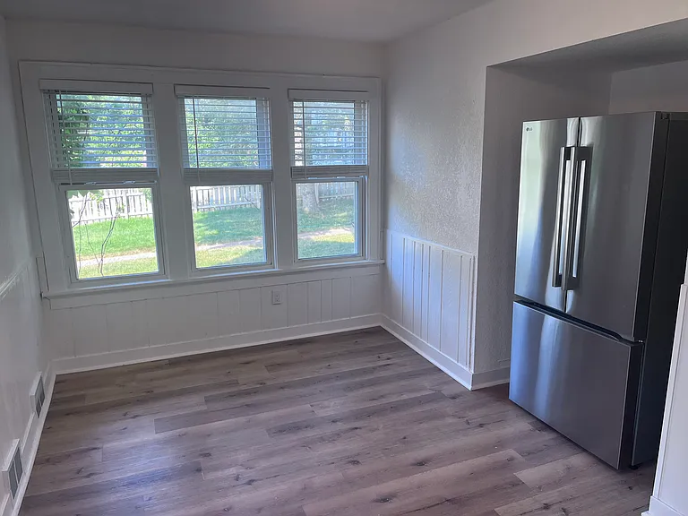 1028 E Potter Ave — Photo 15