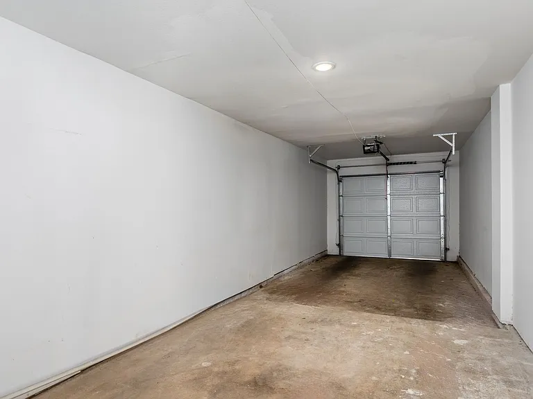 Courtyard Condos — Photo 19