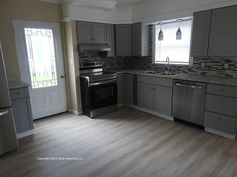 18 Pine St — Photo 5