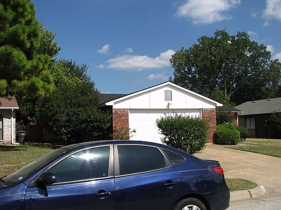 3rd image of 7657 Parkwood Ln