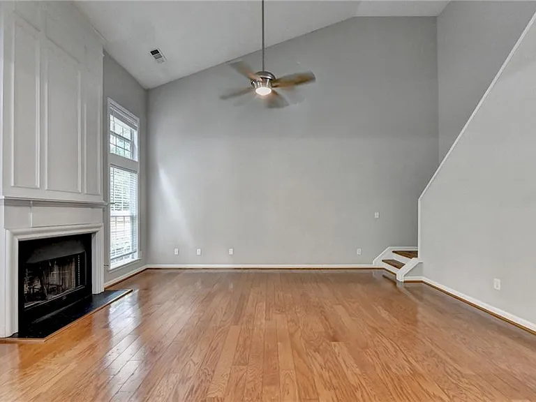 565 Alstonefield Dr — Photo 16