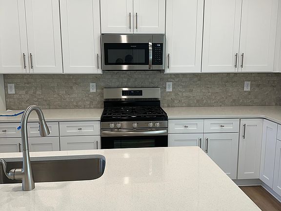 3rd image of 5608 Stafford Rd