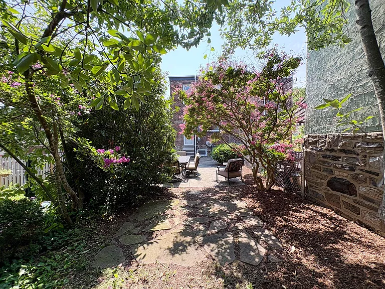4625 Silverwood St — Photo 35