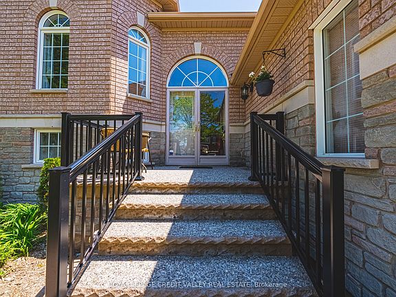 4th image of 105 Pinebrook Cir