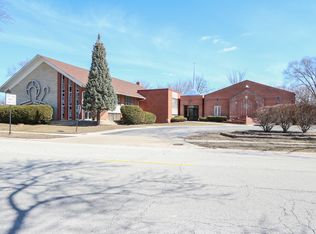 301 Ridge Ave, Elk Grove Village, IL 60007