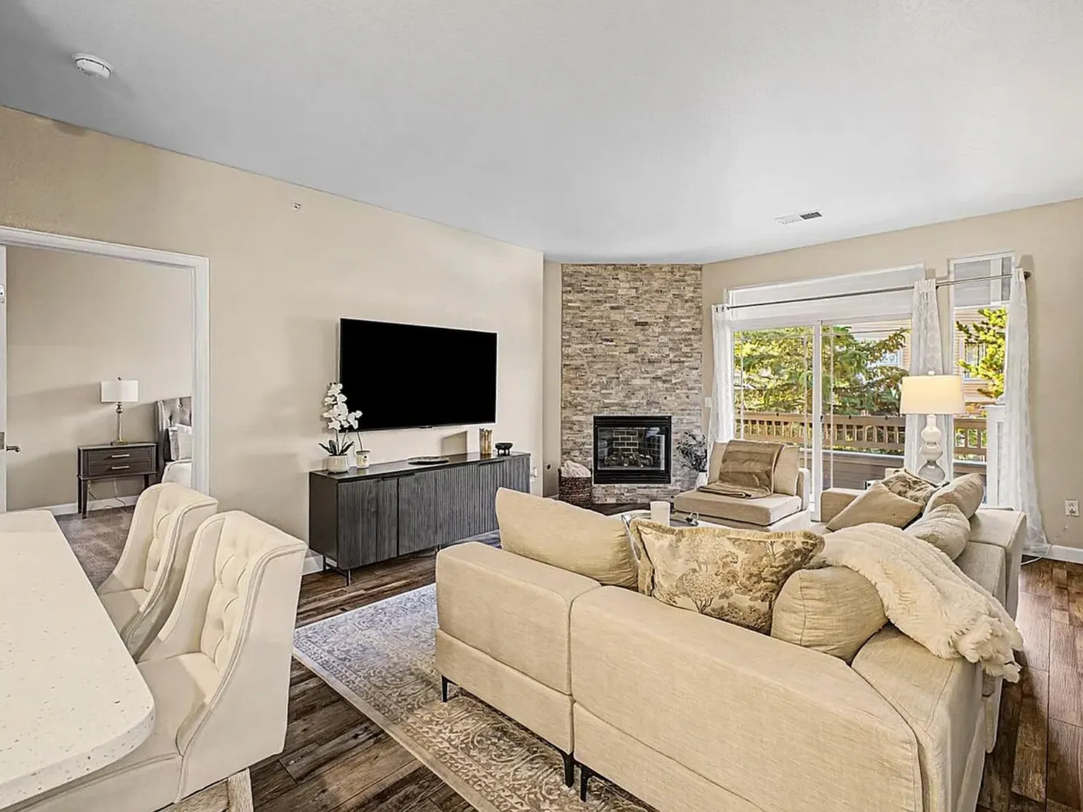 2 bed, 1183 sqft, $2,250 — Photo 3