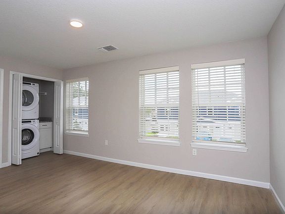 5th image of 919 E Lemon St #103