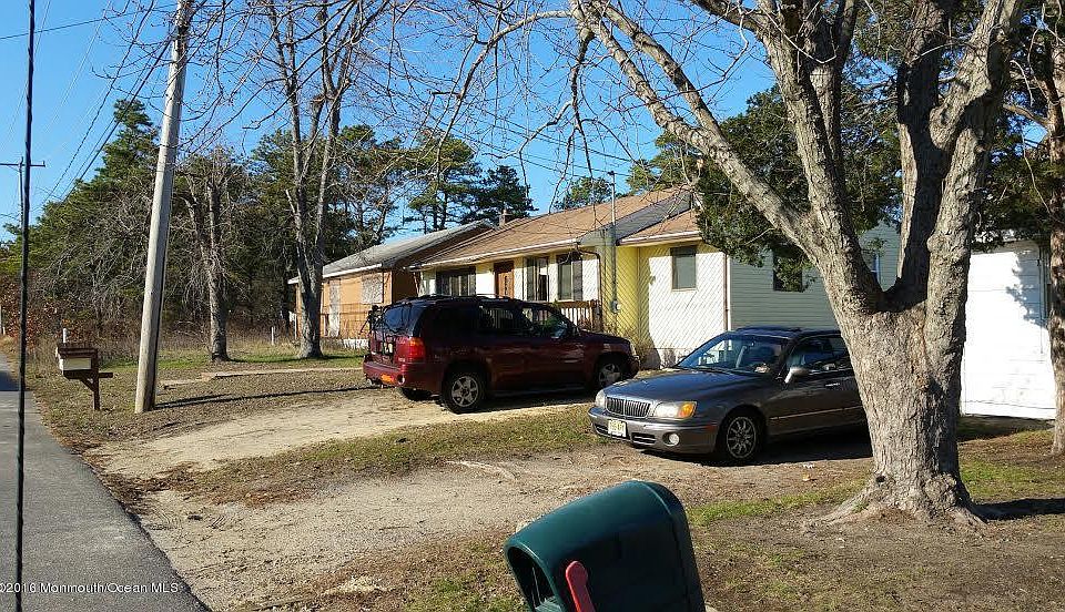 2nd image of 229 1st Ave