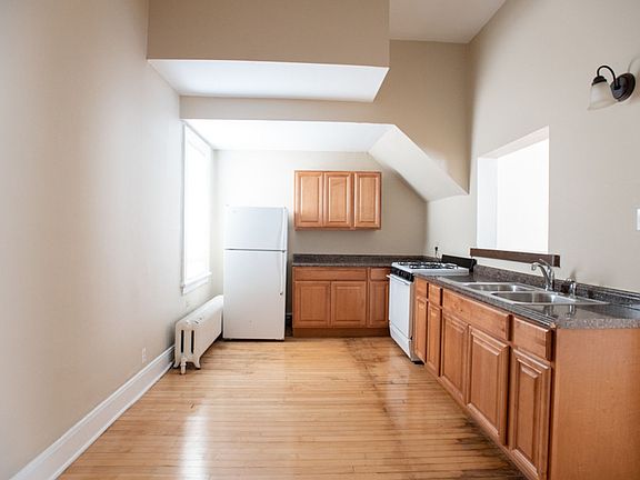 3rd image of 1603 N Van Buren St #3