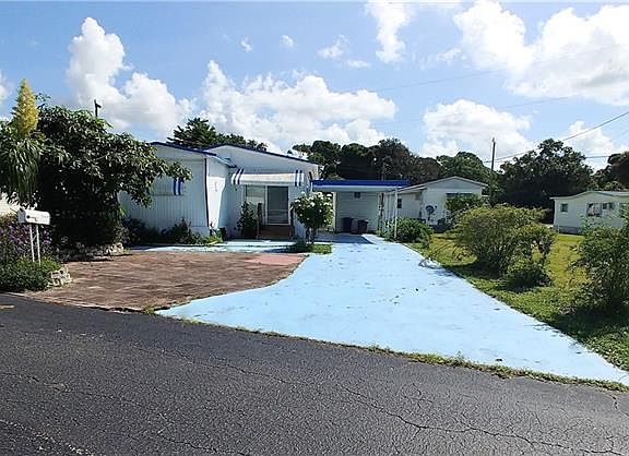 3rd image of 208 Lamplighter Ln