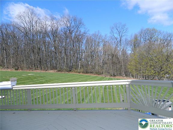 5th image of 735 Stone Hill Dr