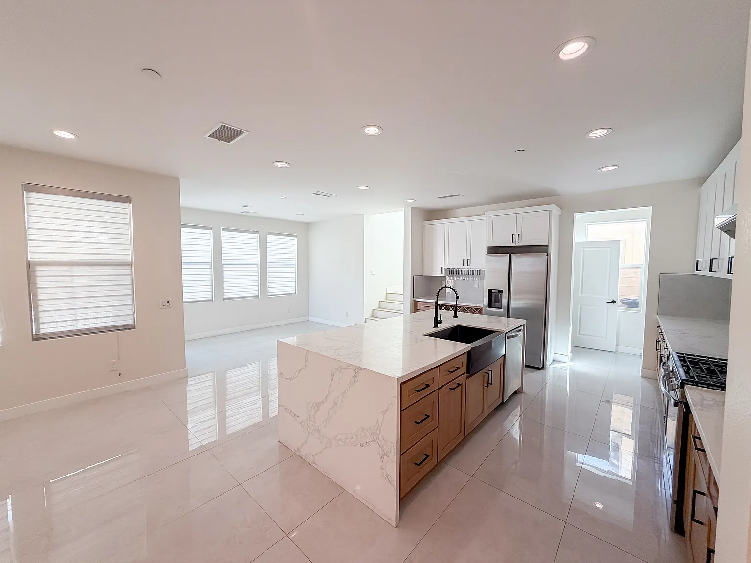 4 bed, 2505 sqft, $4,600 — Photo 4