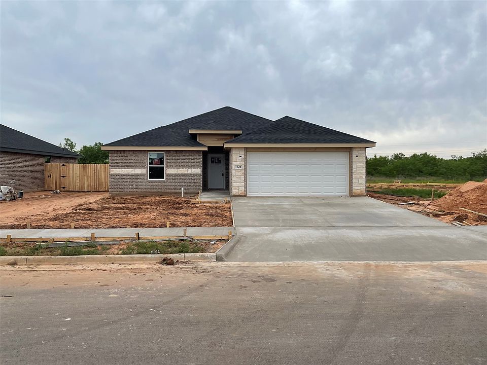 1st image of 1642 Sweetwater Ln