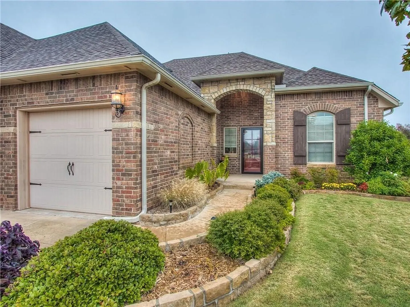 Lone Oak Lakes - Deer Creek Schools - 3 Bed | 2.5 Bath | 3 Car Garage | Bonus Room | Storm Shelte... — Photo 1