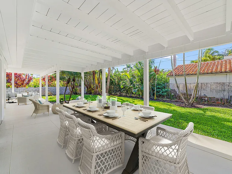 210 Russlyn Dr — Photo 12