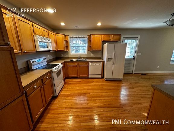 3rd image of 772 Jefferson Dr