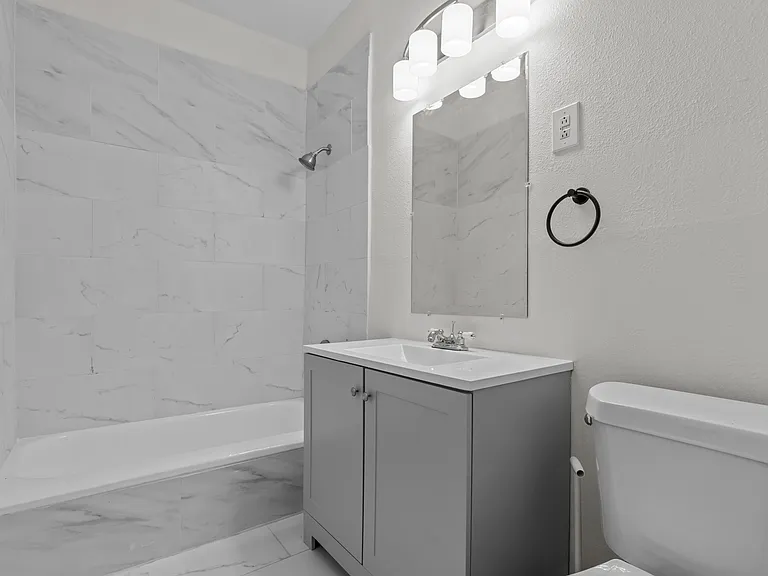 718 W Monterey St — Photo 18