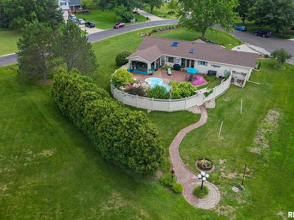 4th image of 2 Cottonwood Ct