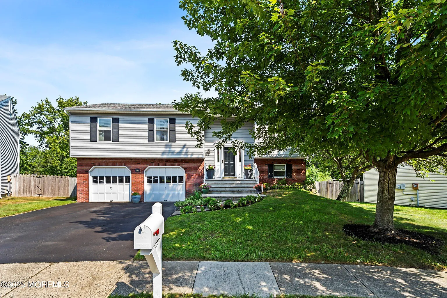 10 Cove Court photo 1