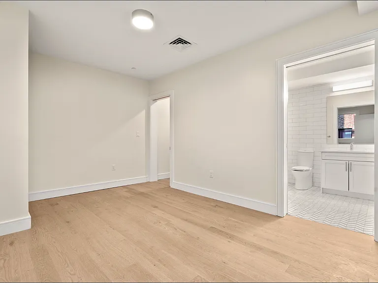 301 Border St #402 — Photo 13