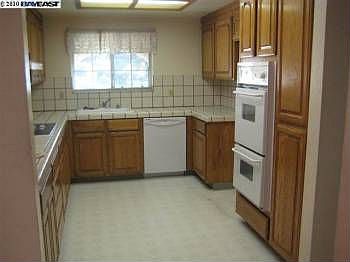 2nd image of 4917 Winchester Pl