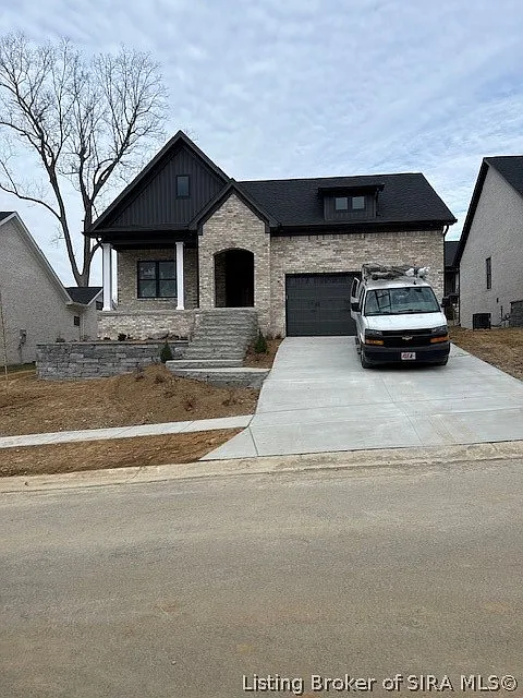 711 Lillian Way photo 1