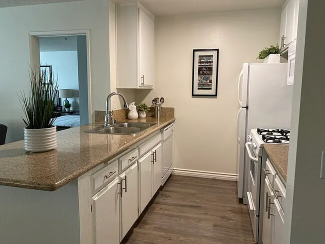 Westwood Executive House — Photo 10