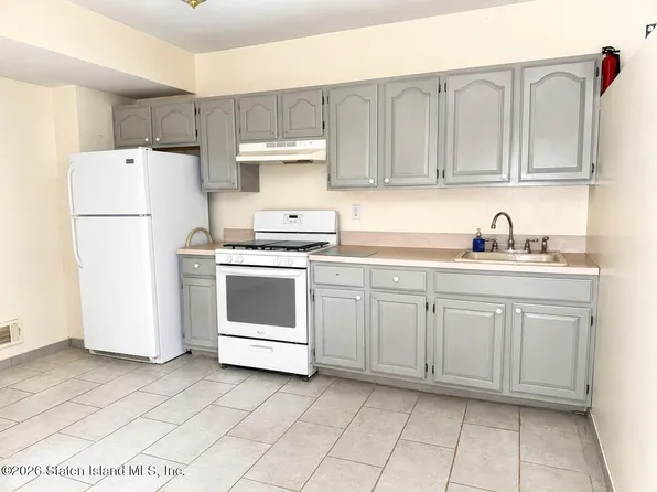 126 Mallow St, Staten Island, NY