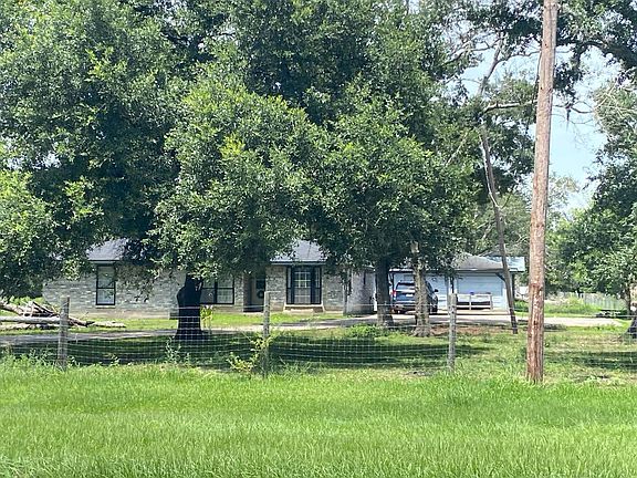 3rd image of 1085 Fm 1459 Rd