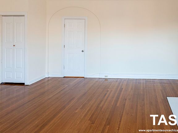 3rd image of 5126 S University Ave #1S