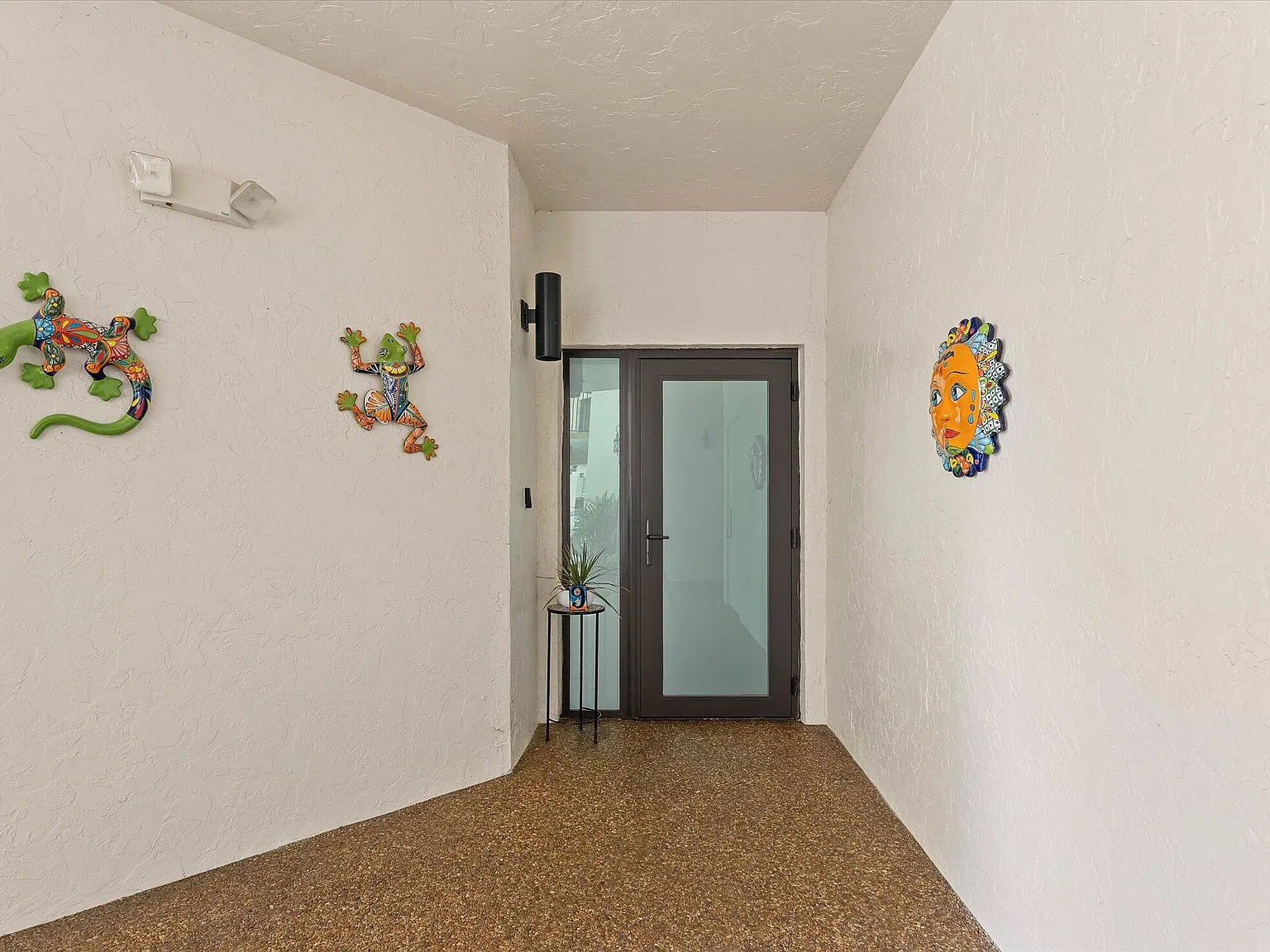 3 bed, 2.5 bath, 2095 sqft, $18,000 — Photo 2
