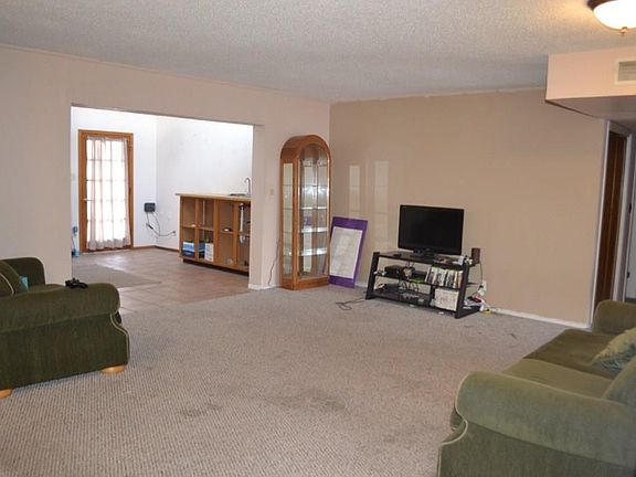 3rd image of 10409 Sugarberry Ave