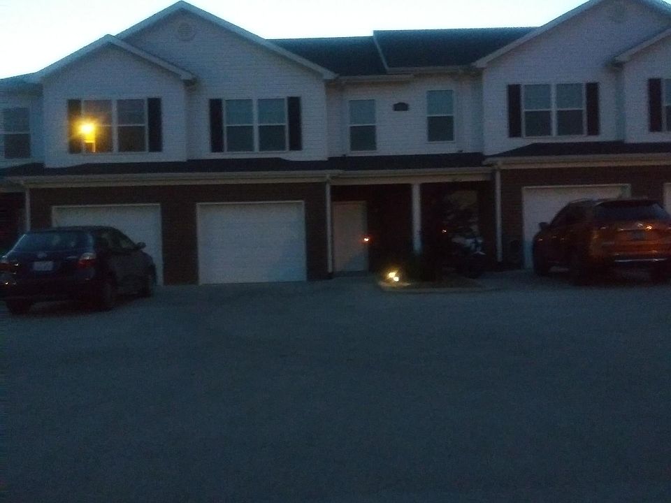 2nd image of 255 Moss View St APT A