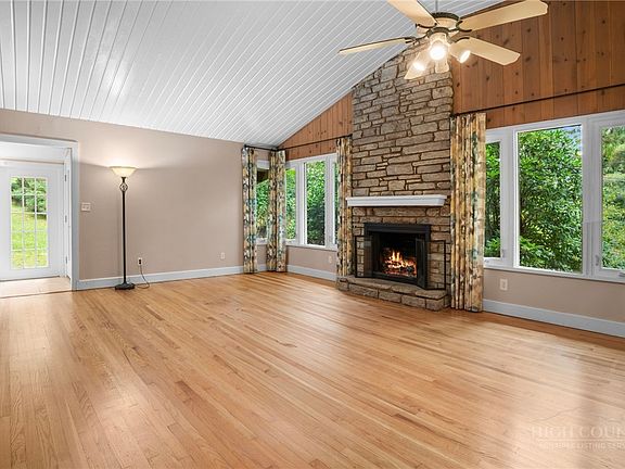 4th image of 362 Blairmont Drive