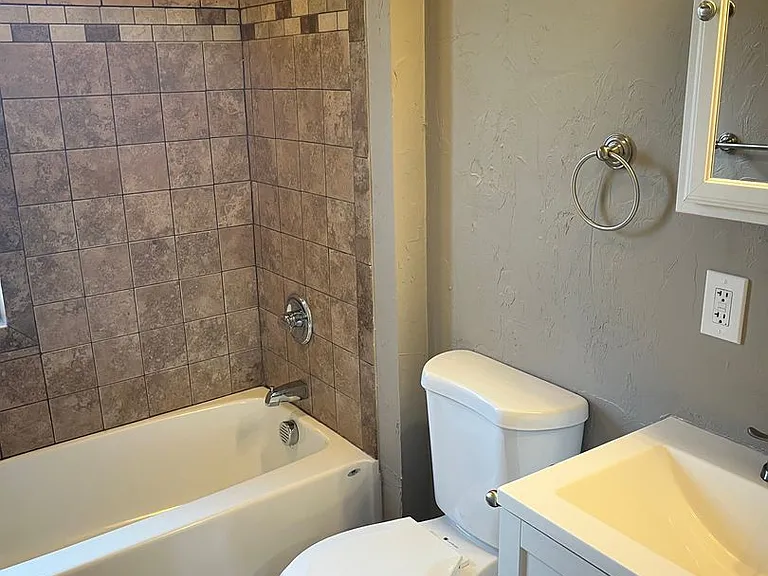 Elm Terrace Apartments — Photo 28
