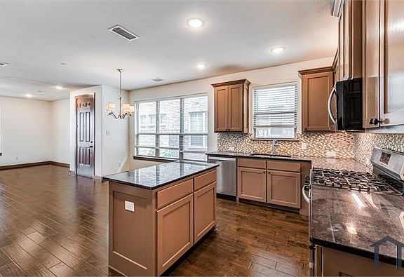 4th image of 3925 Crown Ave