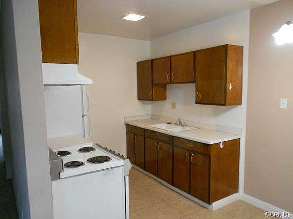 2nd image of 533 Newport Ave